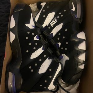 Nike Black and White Athletic Shoes